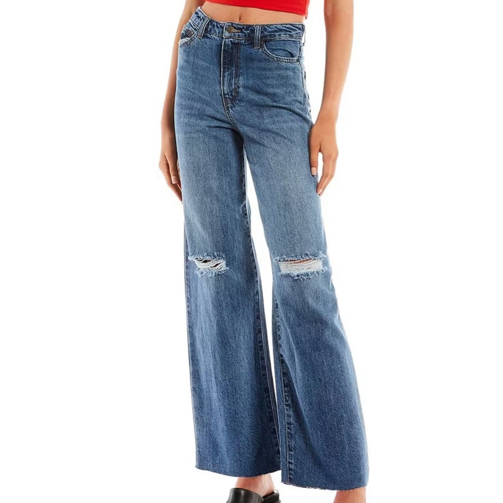 Gianni Bini high rise wide leg jeans, distressed knees. True blue color. Size 5